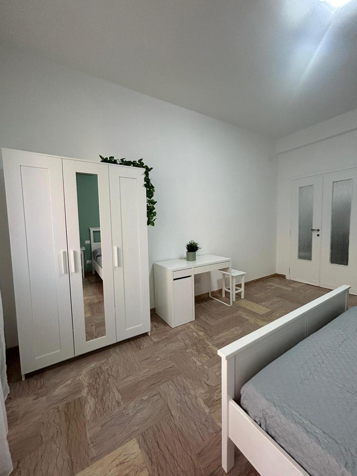 Apartment A & F Rom